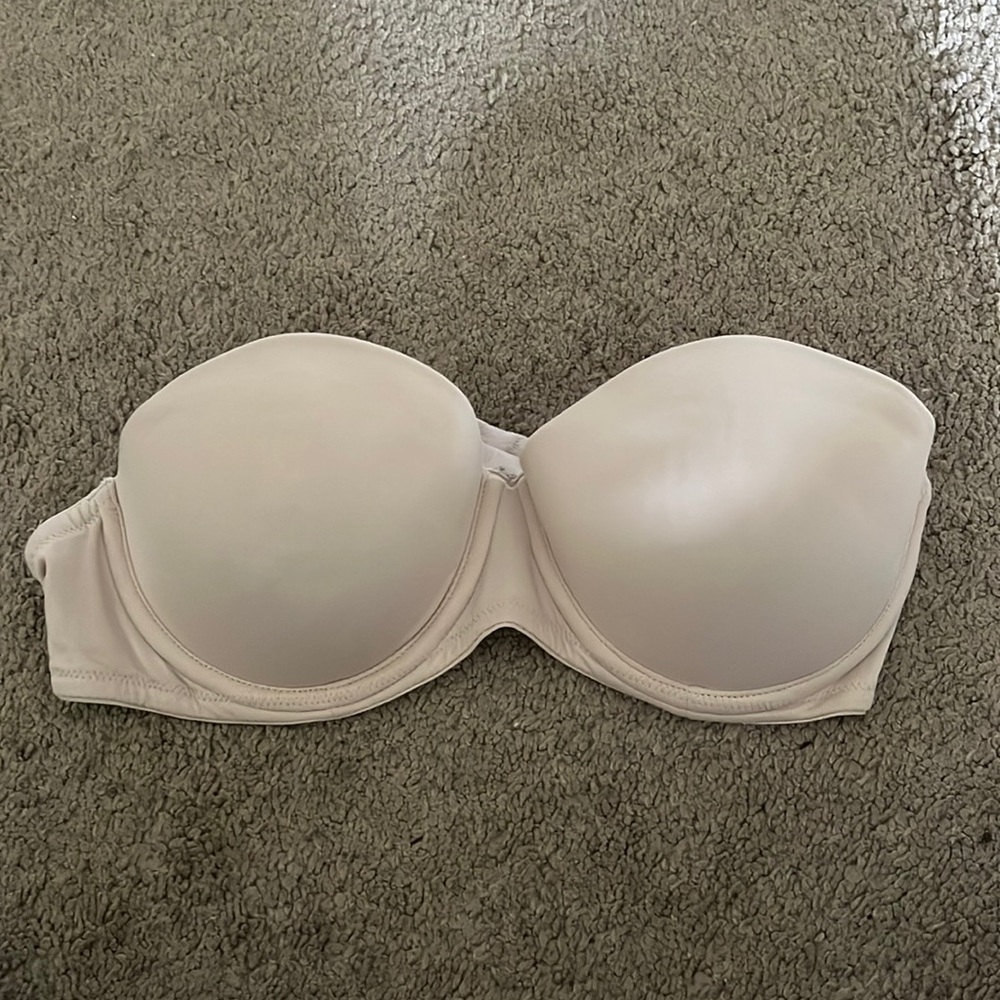 32C VS Pink nude strapless bra
